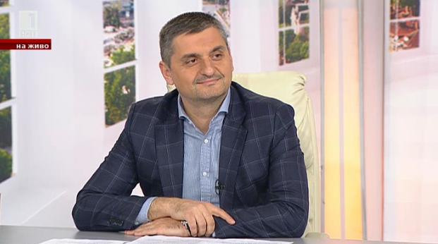 Ковид-19 не спря Кирил Добрев да уважи Деня на народните будители! (ФОТО)