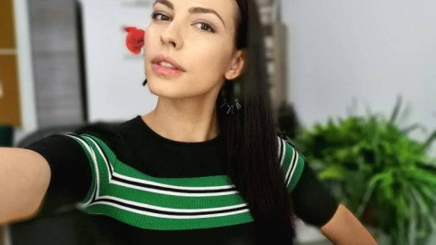 Кая от "Откраднат живот" първо се целувала с момиче!(Пълни подробности)