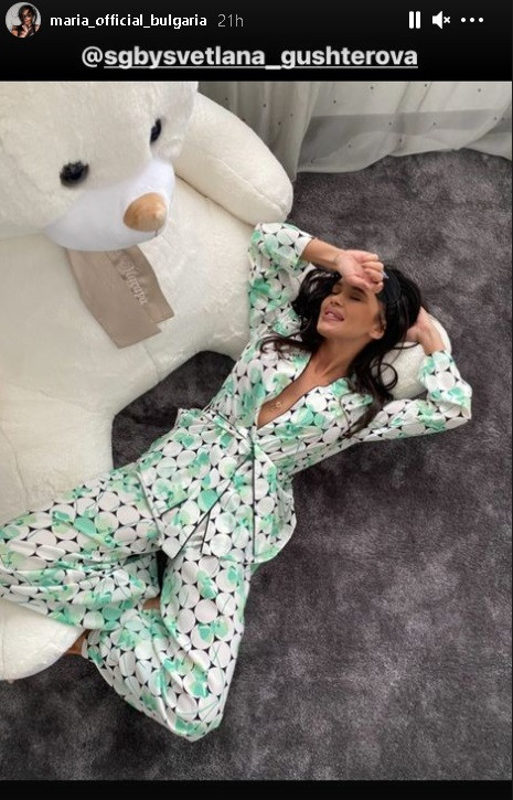 Мария публикува снимка, на която е облечена с пижама от Светлана Гущерова сн. Инстаграм
