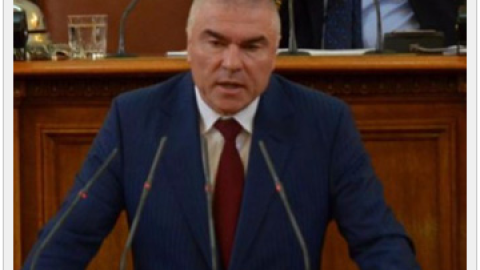 ЦИК глоби Марешки, че нарекъл Каракачанов „шкембе войвода“