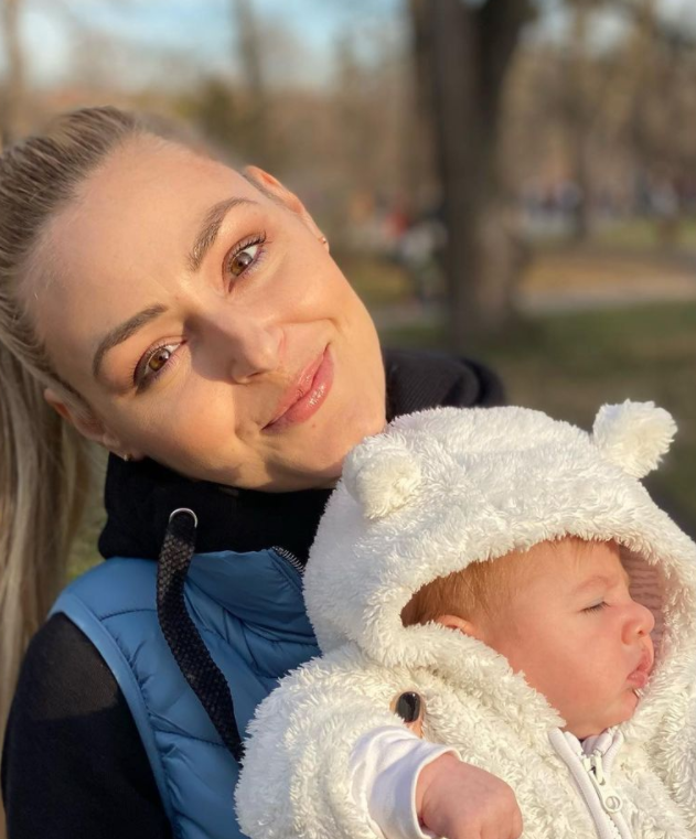 Според Поли Гергушева майчинството й протича спокойно сн. Инстаграм
