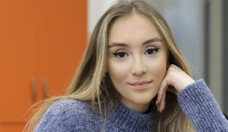 Дара Екимова яде космическа храна