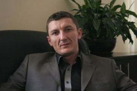 Вторият човек в партията на Мехмед Дикме – опасно близък с осъден международен престъпник (Орхан Исмаилов замесен в мистериозната смърт на свидетел по делото)