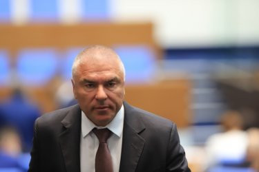 Да заобиколиш закона: Преди изборите Марешки се рекламира чрез бизнеса си