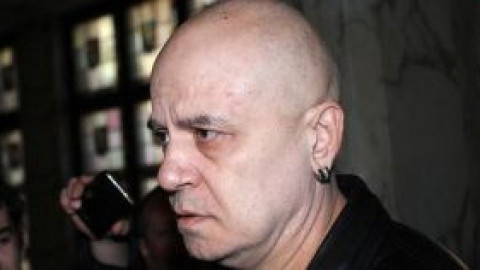 Слави Трифонов попадна в лапите на мошеници