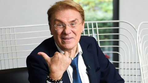 Феновете в екстаз: Васил Найденов прави концерт в пиано бар!(Виж още)