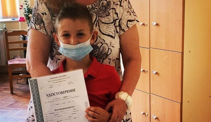 Синът на Милен Цветков завърши с отличие