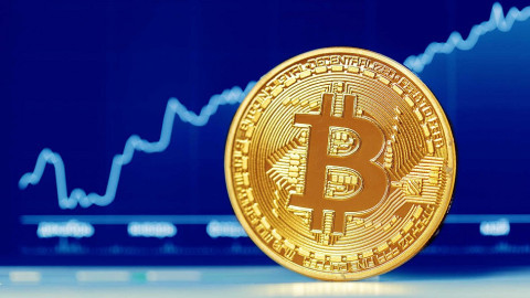 Биткойнът бележи невиждан спад