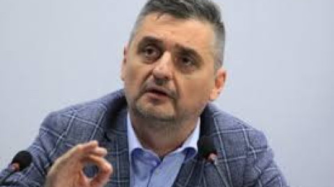 Кирил Добрев изригна: Няма места в детските градини, а вие за събаряне на паметници мислите!