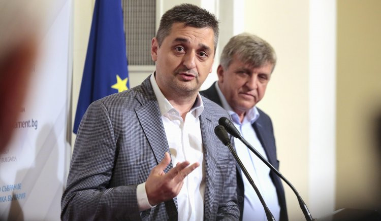 Кирил Добрев: Чакат ни много тежки избори!