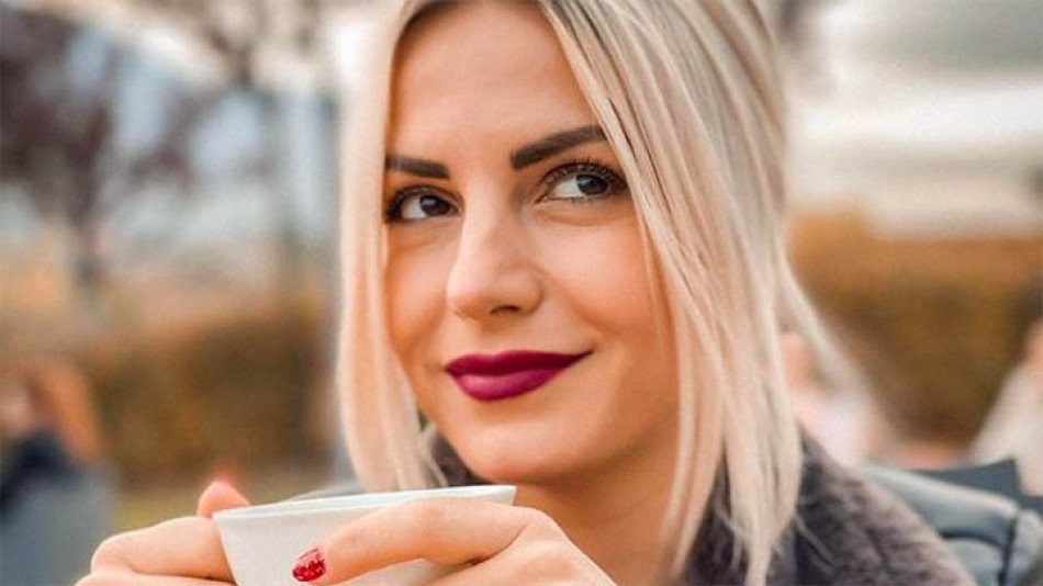 Бременната Поли Генова се разхубави