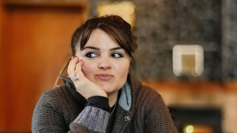 След две майчинства: Петя Дикова се връща на екран (Вижте повече)