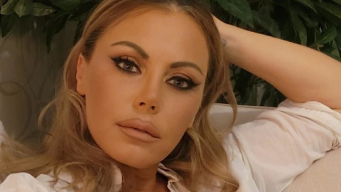 Камелия вече не прилича на себе си
