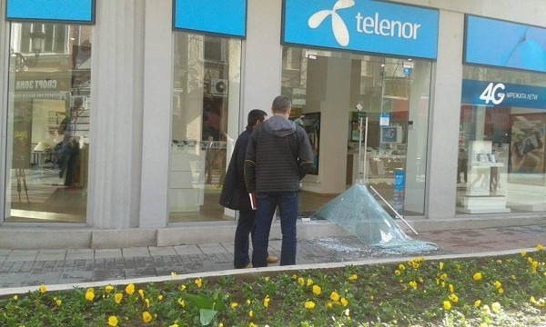 Кокошкарско изпълнение на служители на Telenor в Пловдив донесе неприятности за оператора