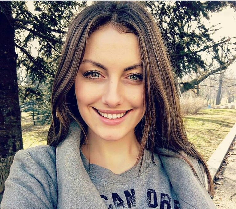 Феновете се тюхкат: Язък! И последната натурална миска се окепази