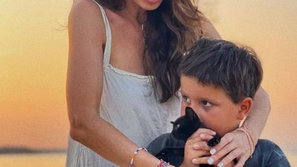 Ето как изглежда Диляна Попова под четката на сина си Борил!(Снимки)