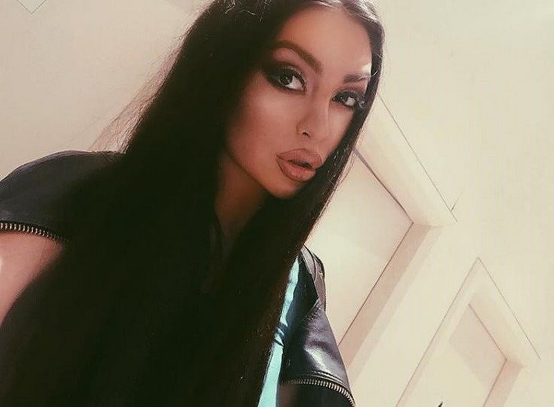 Щерката на Лияна наду джуки като на кукла за мъжки страсти