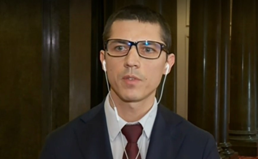 Кирил Петков върти любов с годеницата на най-добрия си приятел - Снимка 3