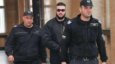 Бащата на убиеца Йоан Матев му помогнал да офейка с…