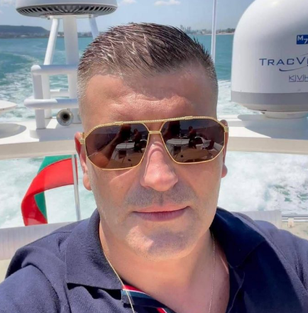 Задържаха новия интимен приятел на Асен Василев с частна кола и шофьор от НСО, мъжът е лице на ПП във Варна и е свързан с престъпни групировки (ГАЛЕРИЯ СНИМКИ) - Снимка 2
