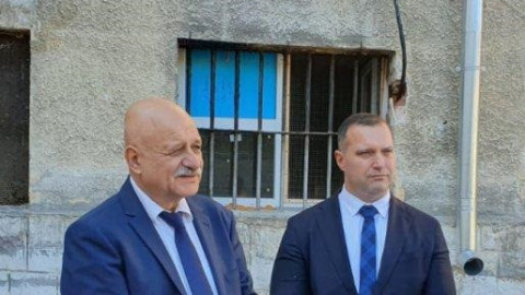 Съдбата на затворнически шефове се оказа в ръцете на затворниците Сиси и Президента