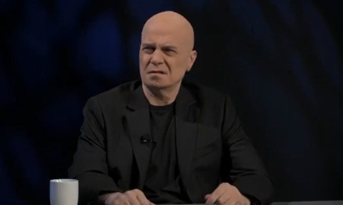 Лъсна поредната скандална лъжа на Слави Трифонов