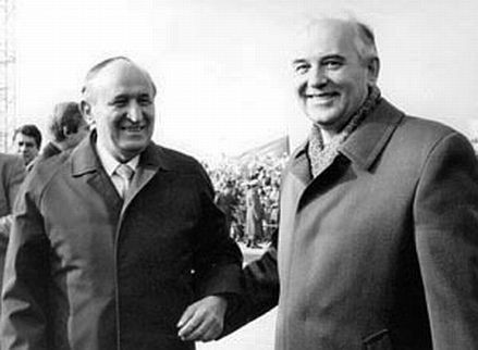 Тато казва в прав текст на Горбачов, че няма да му играе по свирката