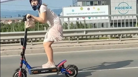 Емили Тротинетката се радва, че родителите й са мъртви