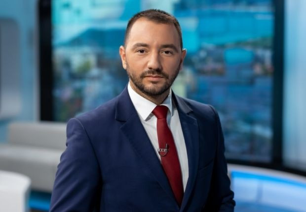 Антон Хекимян не се отдели от новинарите цяла вечер