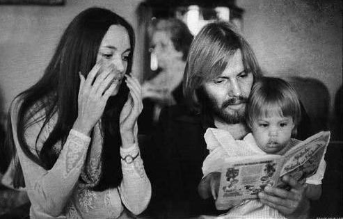 Анджелина с родителите си като бебе