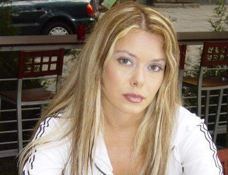 Албена Вулева се завръща с нова ударна доза "Сигнално жълто"