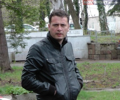 Младото лъвче изглежда доста по-атраквино от "бате" си Веско!