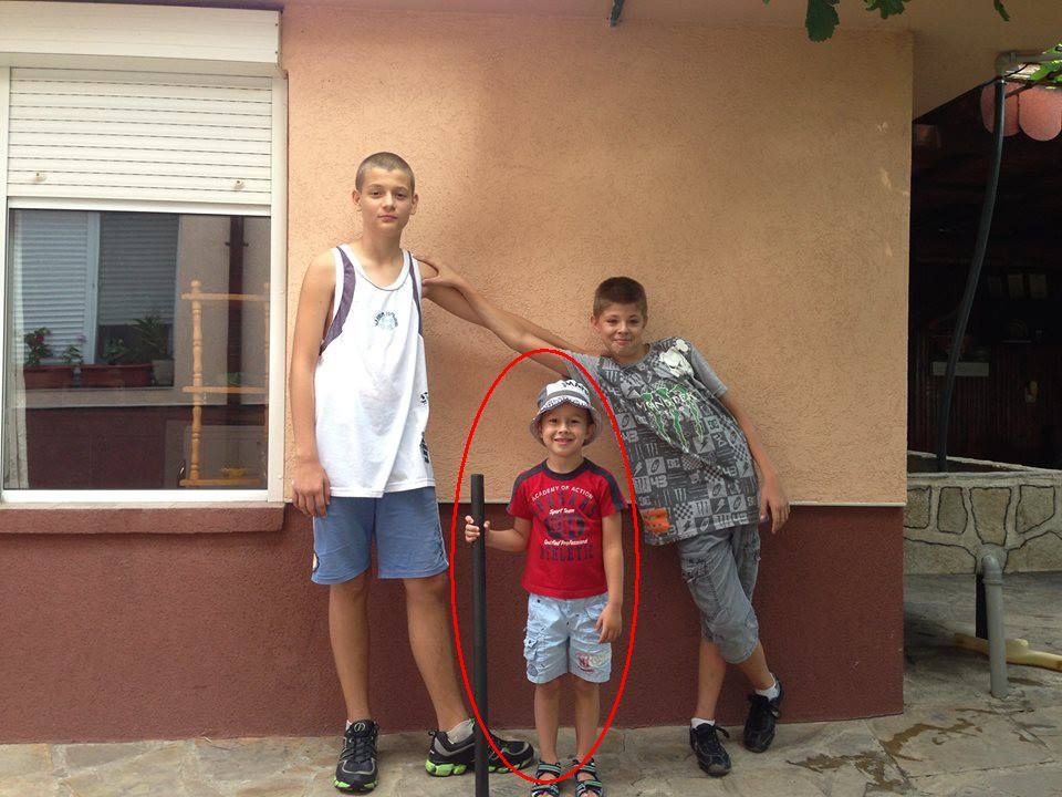 Само на пет години, но изглежда като ученик!
