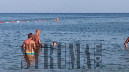 Ники и Валери-младши в морето