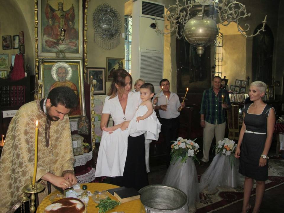Глория си има вече и момче