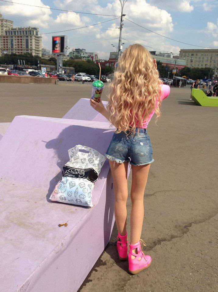 Тези крака предполагат ли здраво тяло с приятни заоблености?!