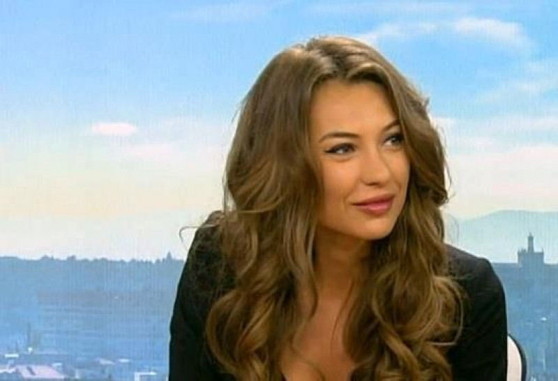 Никол Стнакулова прелестна и без грим!