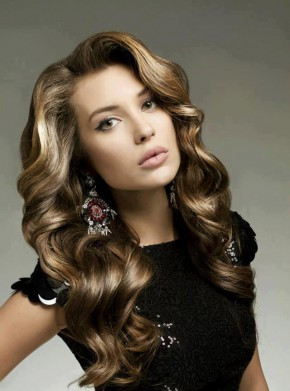 Никол Станкулова крие гаджето си