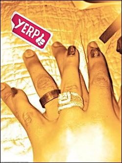 Боби Кристина се похвали с венчалния пръстен в мрежата