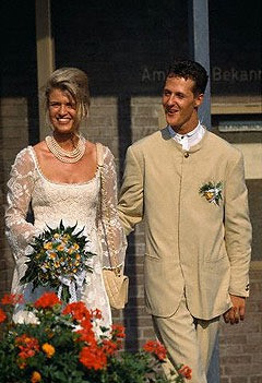 Шумахер и Корина по време на сватбената им церемония