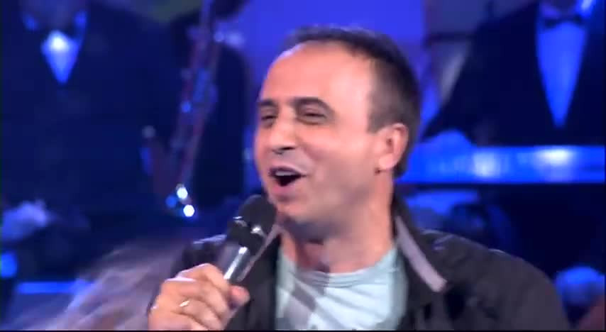 Известния фолк певец Беки Бекич