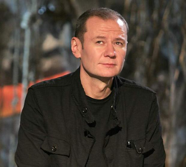 Евтим Милошев сяда на стола на водещия 