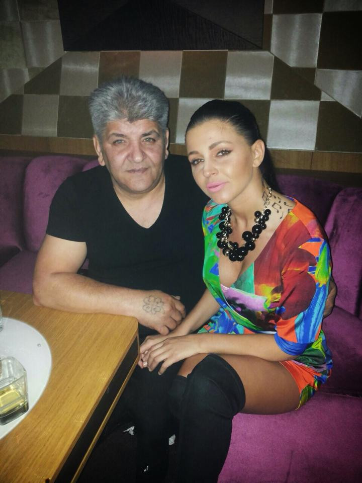Сашо Роман и Дебора интимничат