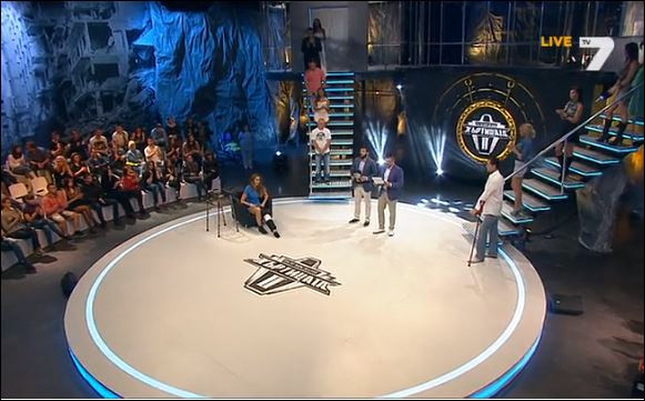 Инцидентът не е помрачил усмивката й