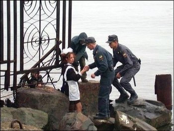 Това е то полицията да те спасява на собствения ти бал