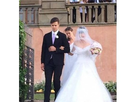 Младият Илия Павлов замества баща си на сватбата на сестра си