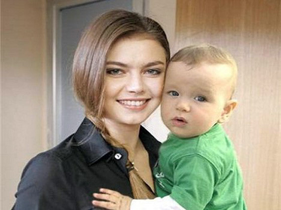 Алина Кабаева със сина на Путин