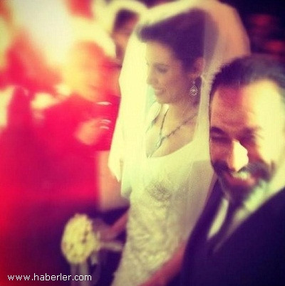 cem-yilmaz-evlendi_47106_b