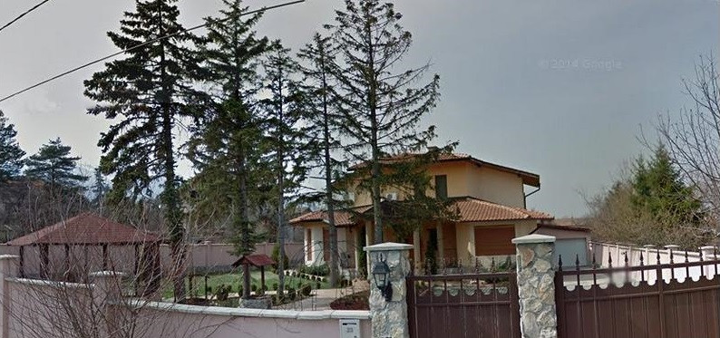 Това което виждат в Симеоново, го виждат и съседите на Кичка Бодурова в Лос Анджелис