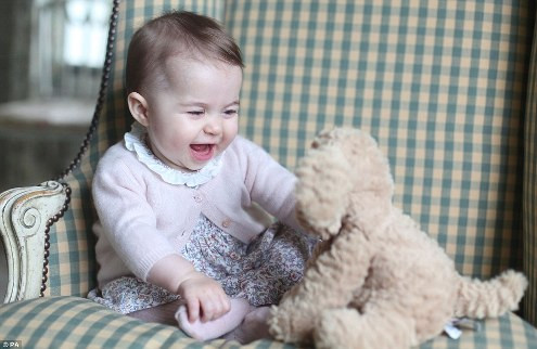Малката красавица е невероятно сладка и с Джордж са като близнаци